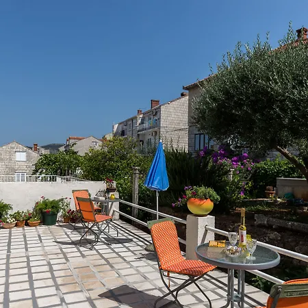 Casa de hóspedes Bradas 2*