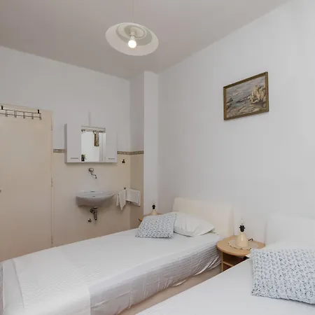 Guest house Bradas 2*